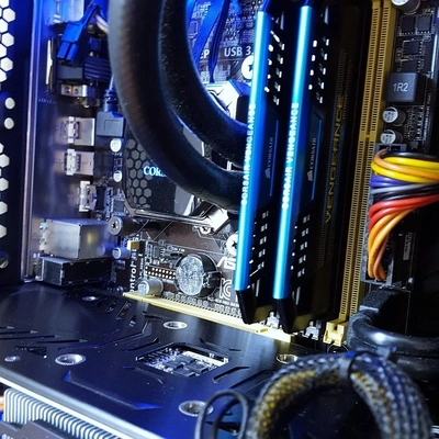 Гейминг компютър Kyrex Forge RX, Ryzen 7 7700, Radeon RX 7800 XT, 32 GB / 1 TB