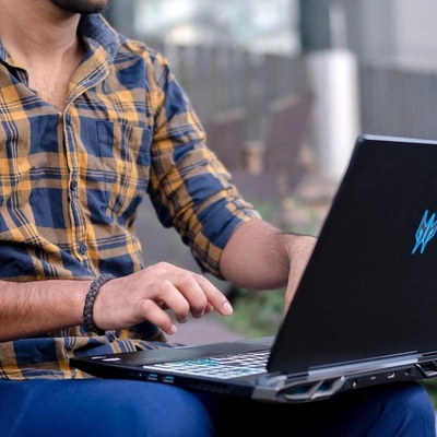 Гейминг лаптоп Kyrex Vanta 15 R, Ryzen 7 7840HS, RTX 4060, 15.6" 165 Hz